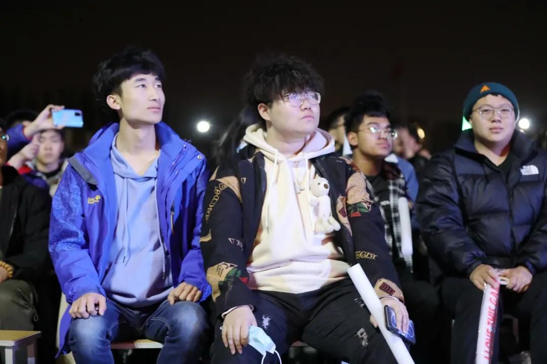 文都名師何凱文走進礦大銀川學院 近萬名考生共享英語盛宴